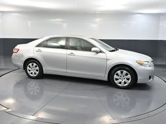 Used 2011 Toyota Camry LE video 3