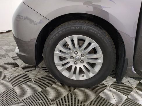 Used 2017 Toyota Sienna XLE Premium w/ Protection Package FWD image 30