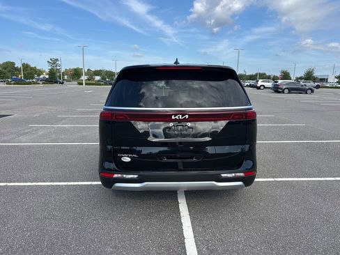 Used 2024 Kia Carnival EX FWD image 8
