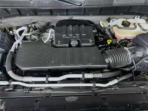 Used 2024 Chevrolet Silverado 1500 LT image 32