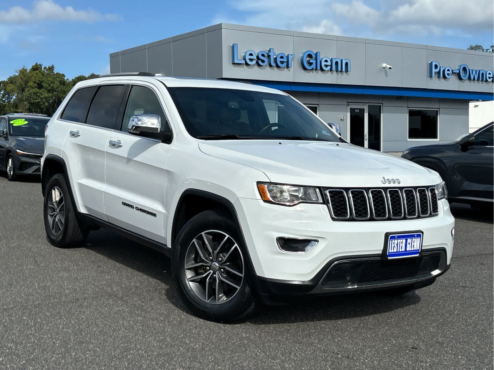 Used 2018 Jeep Grand Cherokee Limited AWD/4WD image 2