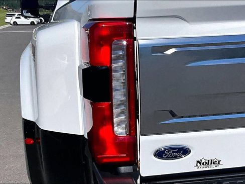 Used 2024 Ford F350 King Ranch AWD/4WD image 31