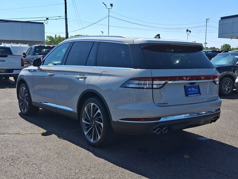 Used 2023 Lincoln Aviator Reserve w/ Equipment Group 201A AWD/4WD image 5
