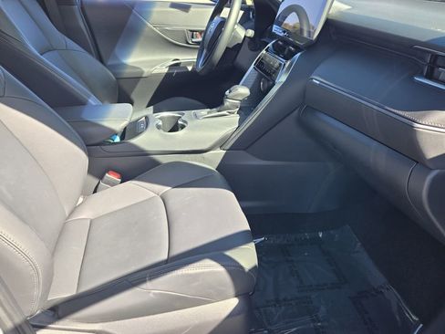 Used 2024 Toyota Venza Nightshade image 16
