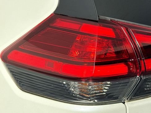 Used 2017 Nissan Rogue SL image 35