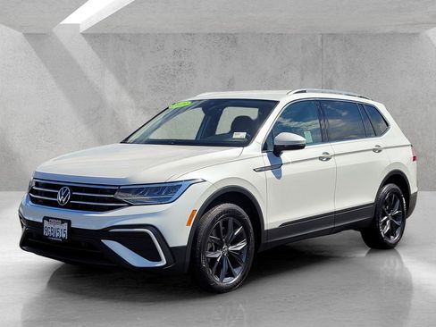 Used 2023 Volkswagen Tiguan SE image 8