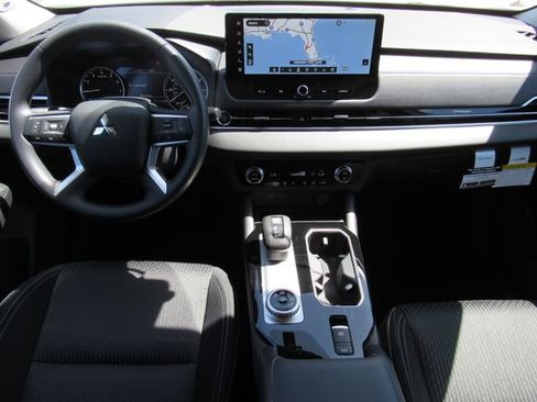 New 2026 Mitsubishi Outlander ES FWD image 16