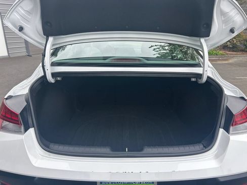 Used 2025 Hyundai Elantra SEL FWD image 22