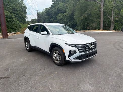 Used 2026 Hyundai Tucson SE FWD image 3
