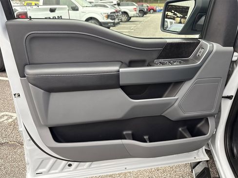 Used 2022 Ford F150 XLT w/ Equipment Group 302A High image 10