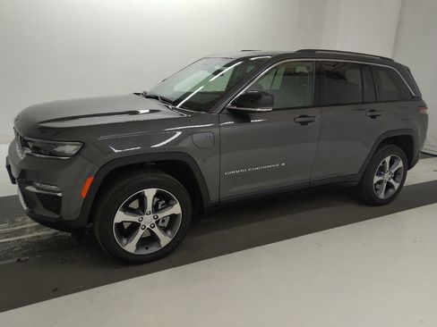 Used 2022 Jeep Grand Cherokee Limited 4xe w/ Luxury Tech Group II image 2