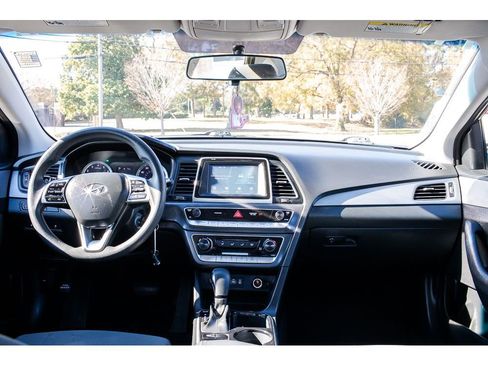 Used 2019 Hyundai Sonata SE image 12