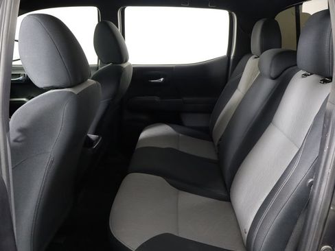 Used 2020 Toyota Tacoma TRD Sport AWD/4WD image 16