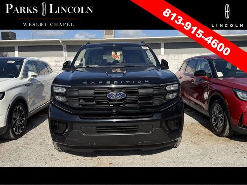 Used 2025 Ford Expedition Active RWD image 3