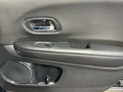 Used 2018 Honda HR-V EX image 17