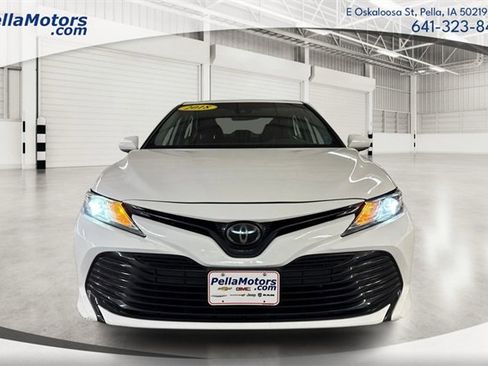 Used 2019 Toyota Camry LE image 7