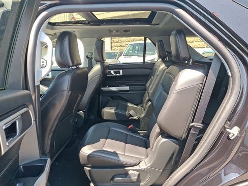 Used 2023 Ford Explorer XLT w/ Equipment Group 202A AWD/4WD image 10
