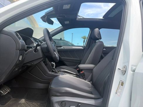 Used 2022 Volkswagen Tiguan SE R-Line FWD image 4