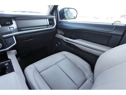 Used 2023 Ford Expedition Max XLT AWD/4WD image 13