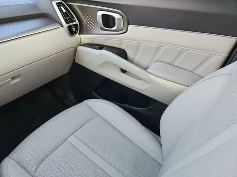 Used 2023 Kia Sorento SX image 14