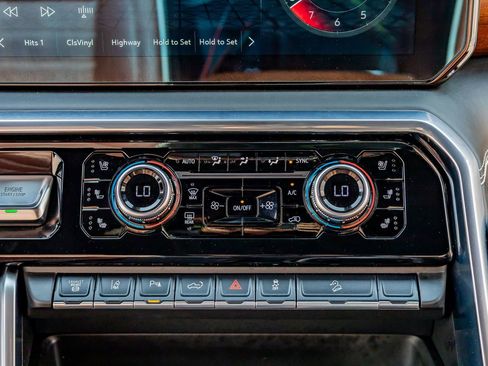 Used 2025 GMC Sierra 2500 Denali Ultimate image 26