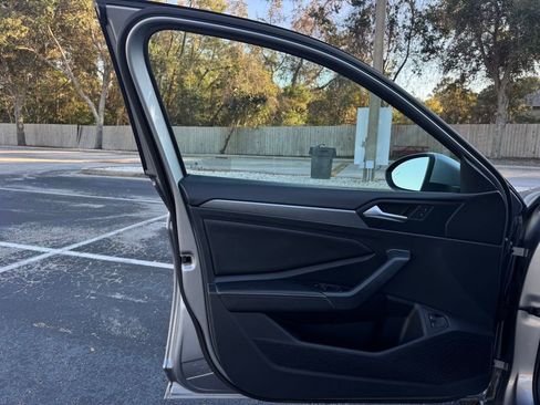 Used 2024 Volkswagen Jetta SE image 32