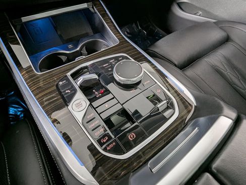 Used 2023 BMW X7 xDrive40i image 39