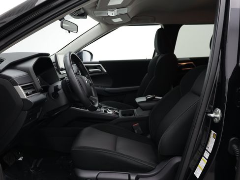 Used 2024 Mitsubishi Outlander ES FWD image 16