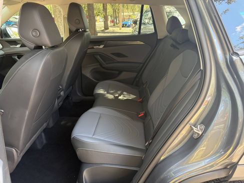 Used 2026 Volkswagen Tiguan SE FWD image 33
