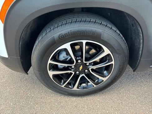 Certified 2025 Chevrolet TrailBlazer LT w/ Convenience Package FWD image 9