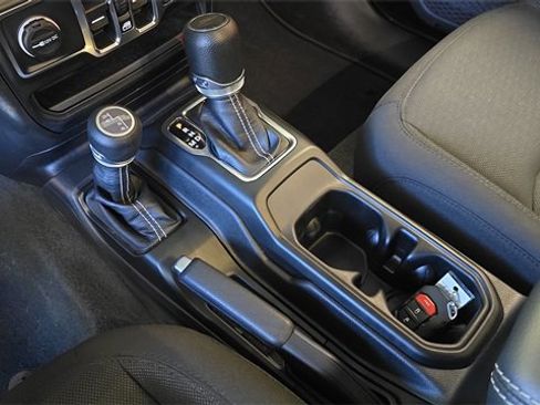 Used 2023 Jeep Gladiator Overland image 26