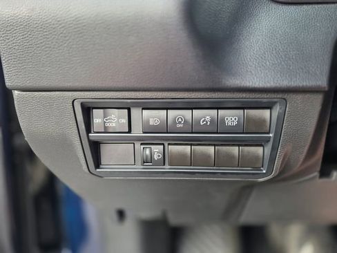 Used 2022 Toyota Tundra SR5 w/ SR5 Premium Package AWD/4WD image 37