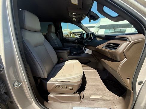 Used 2023 GMC Yukon XL SLT w/ SLT Luxury Package AWD/4WD image 18