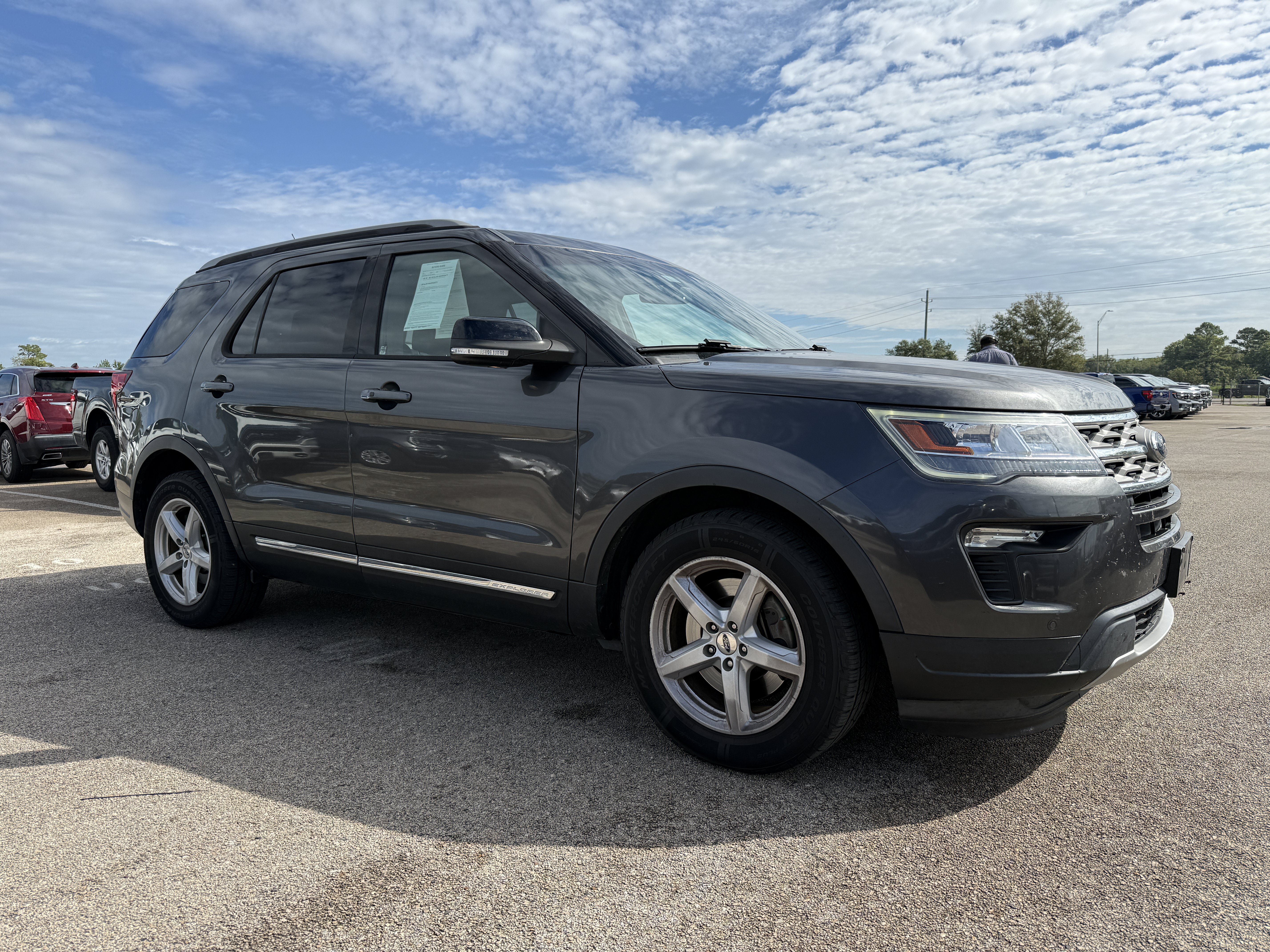 Used 2018 Ford Explorer XLT w/ Equipment Group 202A FWD image 1