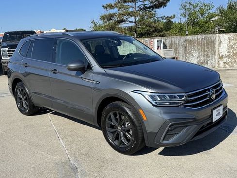 Used 2024 Volkswagen Tiguan SE FWD image 6