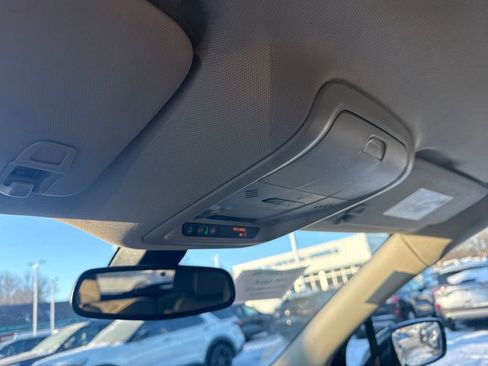 Used 2020 Buick Enclave Essence image 38