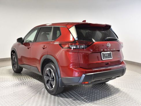 Used 2025 Nissan Rogue SV image 3