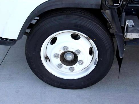 Used 2018 Isuzu NPR image 8