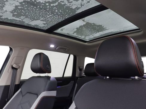 Used 2025 Volkswagen Atlas Peak Edition SE AWD/4WD image 11