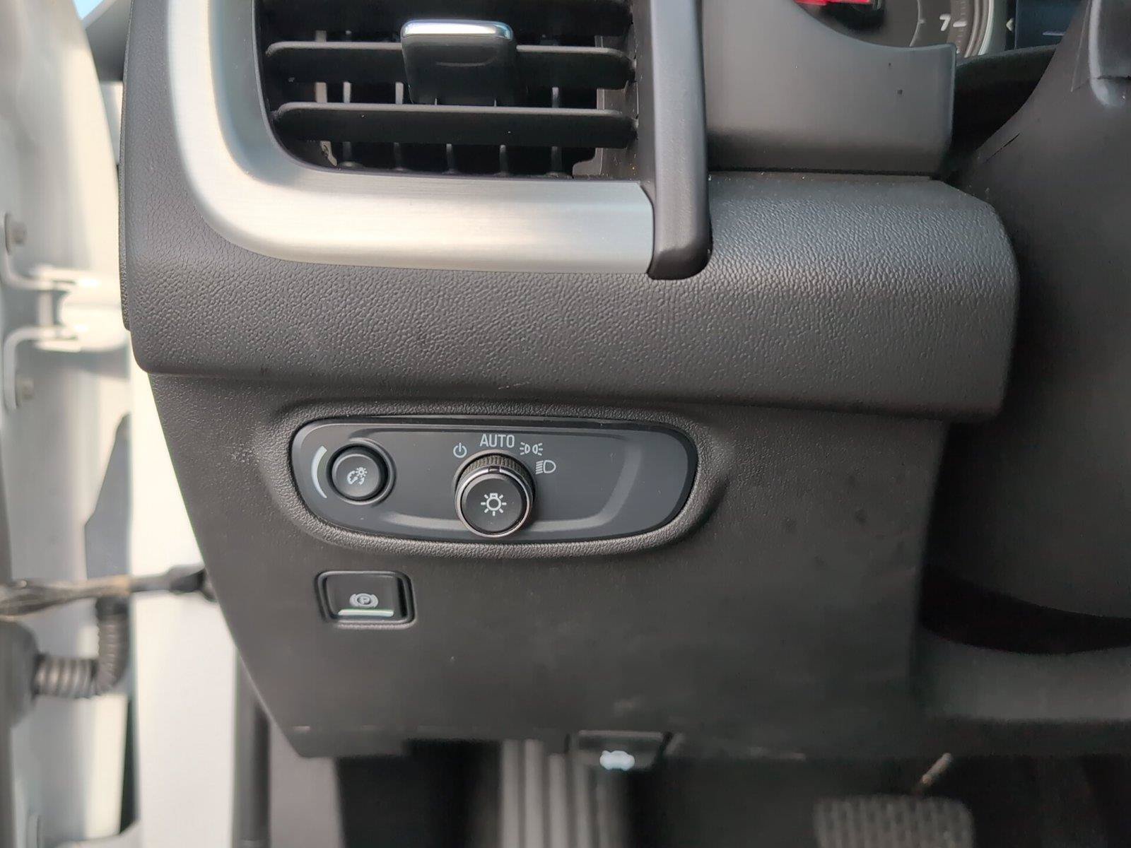 Used 2024 GMC Terrain SLE FWD image 27