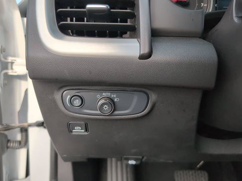 Used 2024 GMC Terrain SLE FWD image 27