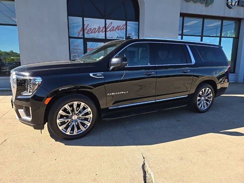 Used 2024 GMC Yukon XL Denali w/ Advanced Technology Package AWD/4WD image 3