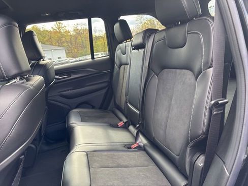 New 2025 Jeep Grand Cherokee Altitude image 15