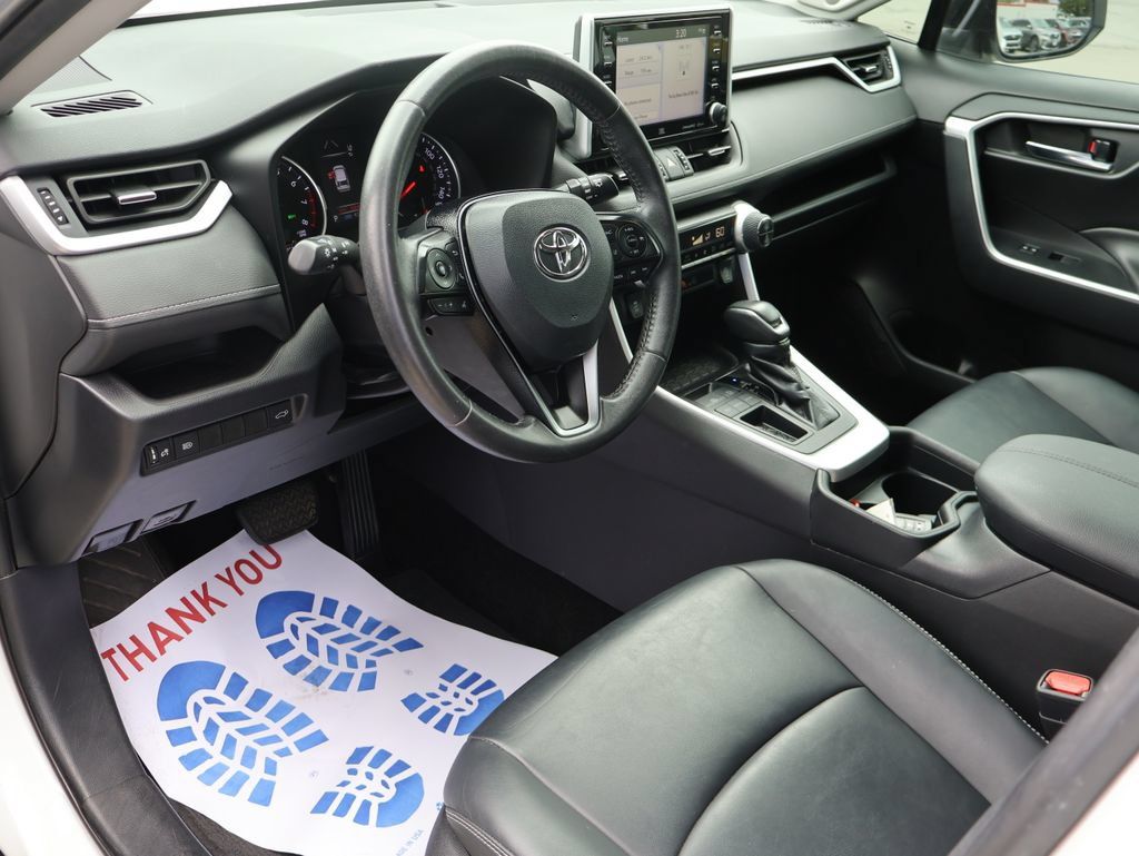 Used 2020 Toyota RAV4 XLE Premium FWD image 23