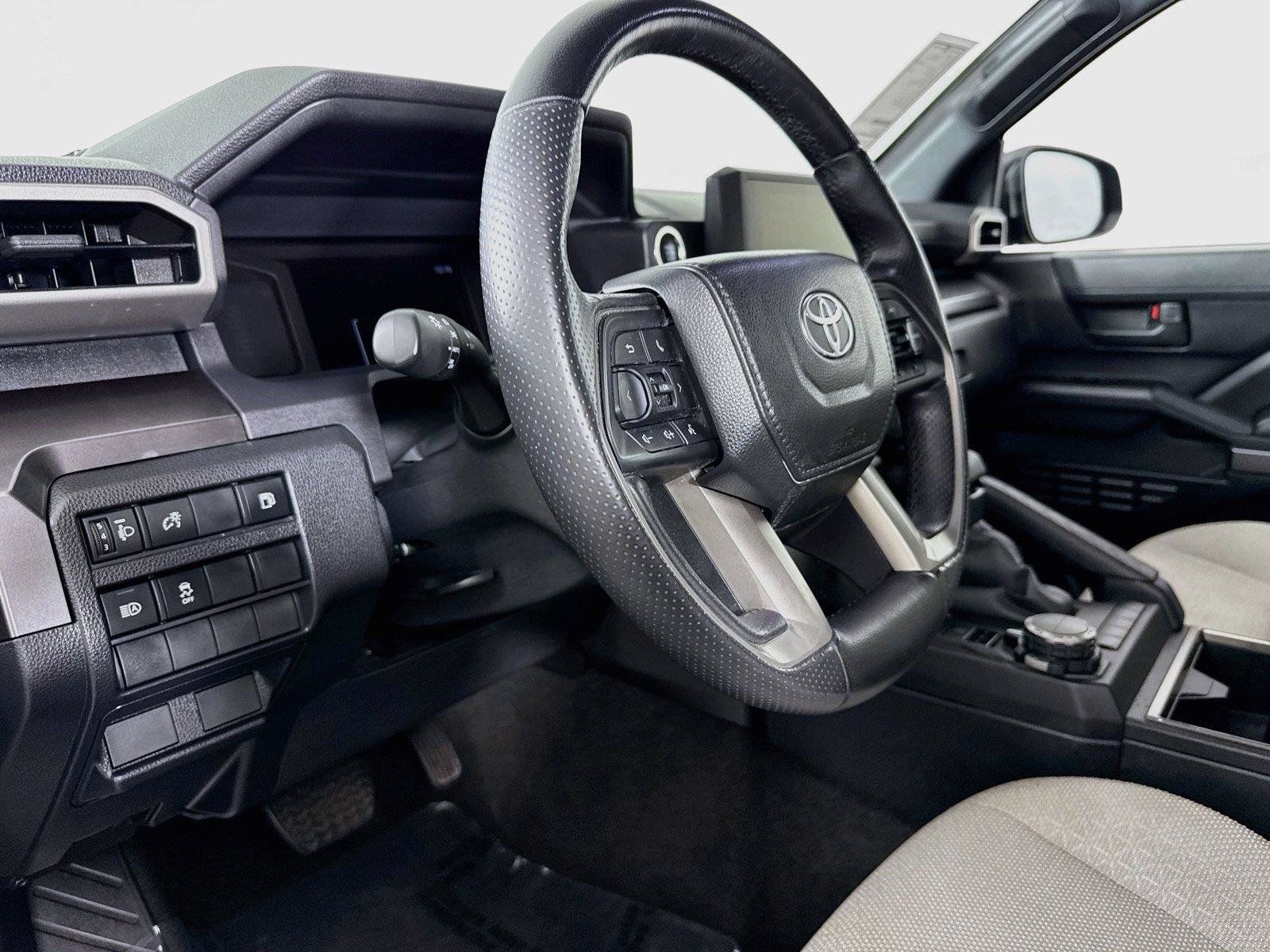 Certified 2025 Toyota 4Runner SR5 AWD/4WD image 4