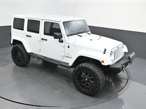 Used 2015 Jeep Wrangler Unlimited Sahara w/ Connectivity Group AWD/4WD image 33
