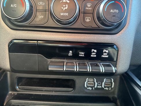 Used 2023 RAM 1500 Big Horn AWD/4WD image 40