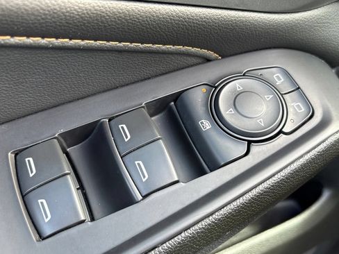 Used 2021 Chevrolet Traverse LS FWD image 14