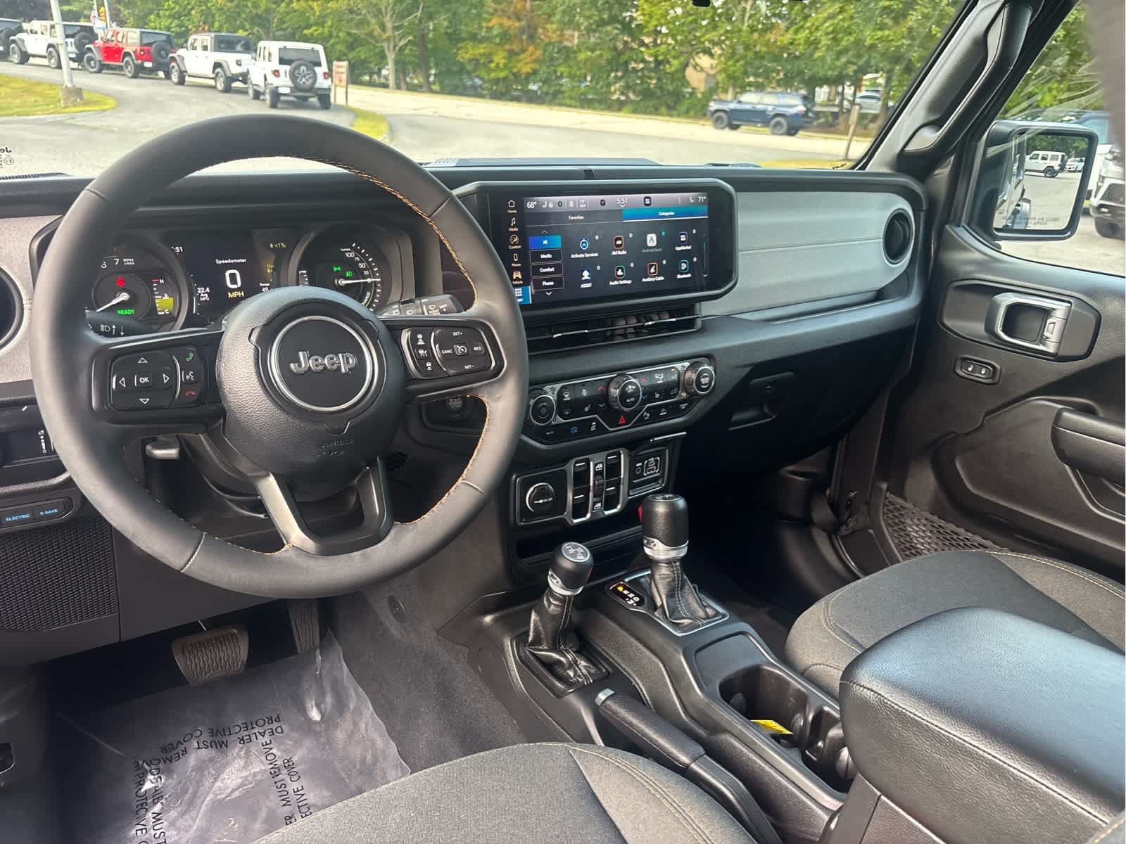 Used 2024 Jeep Wrangler Unlimited w/ Convenience Group AWD/4WD image 14