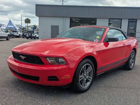 Used 2010 Ford Mustang Convertible RWD image 2